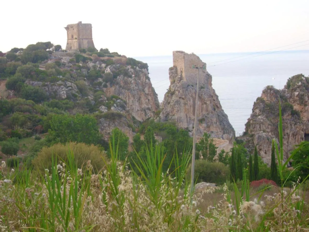 Comfortable House With Garden In Castellammare Del Golfo