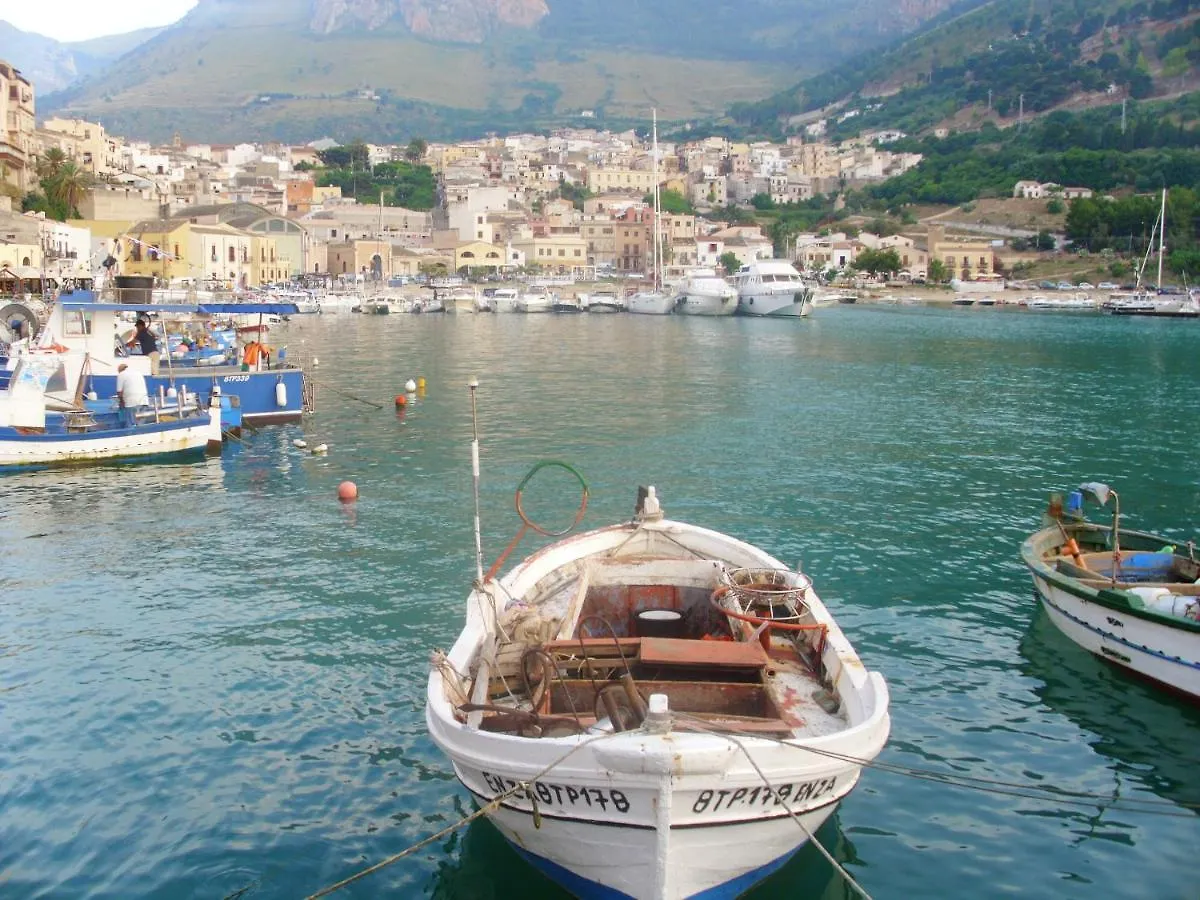 Comfortable House With Garden In Castellammare Del Golfo